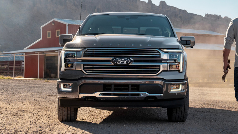 Front view of a 2025 Ford F-150 Platinum.