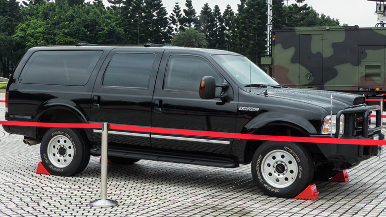 A black 2014 Ford Excursion on display at the Republic of China Military Academy, surrounded by red stanchion rope.
