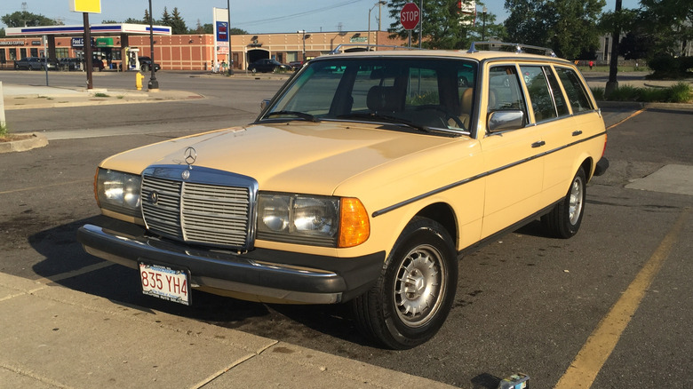 Front 3/4 view of a beige Mercedes-Benz 300TD