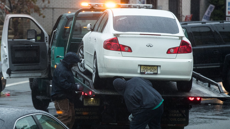 LIZABETH, NJ - SEPTEMBER 19: Law enforcement officials tow a car near the site of an investigation of a residence in connection to Saturday night's bombing in Manhattan, September 19, 2016 in Elizabeth, New Jersey. On Monday morning, law enforcement released a photograph of 28-year-old Ahmad Khan Rahami, who they are seeking in connection to the attack.
