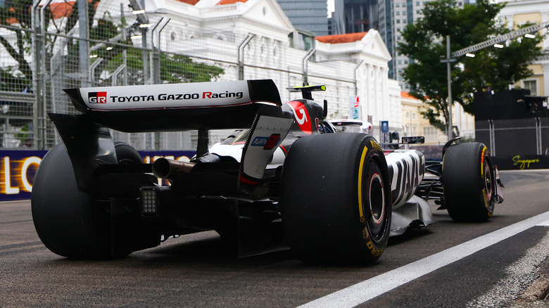 Oliver Bearman of Great Britain driving the (87) Haas F1 VF-25 Ferrari on track during final practice ahead of the F1 Grand Prix of Singapore at Marina Bay Street Circuit on October 04, 2025 in Singapore, Singapore.