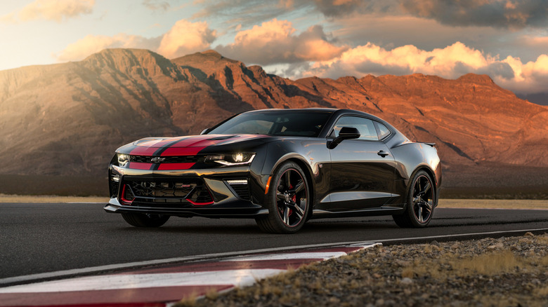 Three-quarter low-angle image of a 2016 Camaro SS.