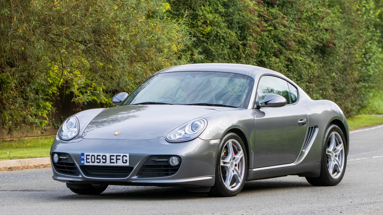 Still image of a grey 2009 Porsche Cayman.