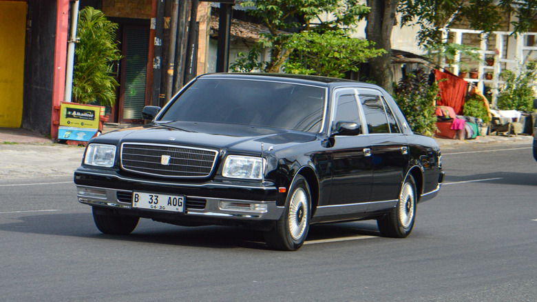 Toyota Century front 3/4 view