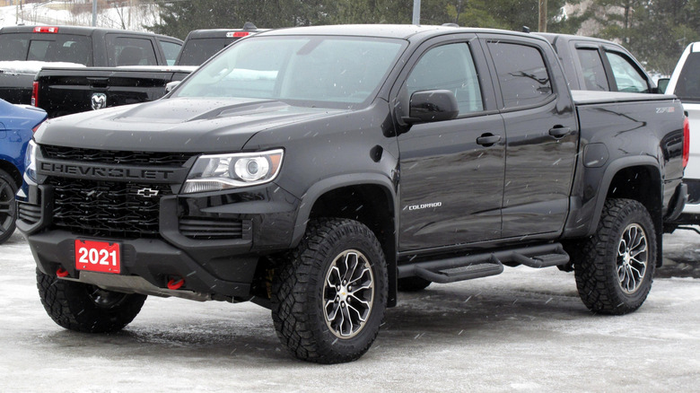 The Front 3/4 view of a Black 2021 Chevrolet Colorado ZR2