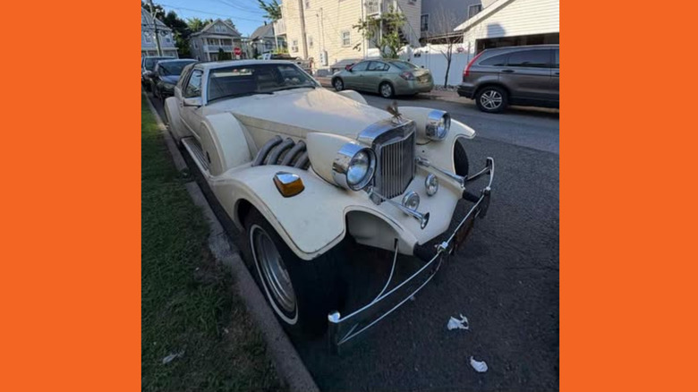 A vintage-looking coupe... thing