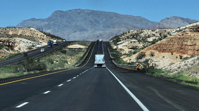 A picture of Interstate 15 in Arizona
