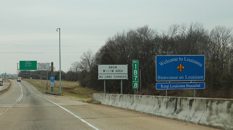 A picture of Interstate 20 with a welcome to Louisiana sign