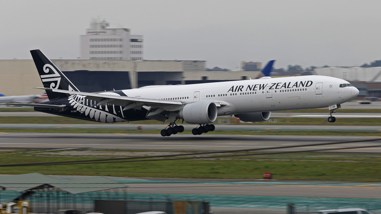 An Air New Zealand Boeing 777 arrives at Los Angeles International Airport from Auckland on January 2, 2025 in Los Angeles, California.