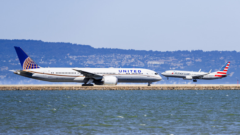 United Airlines aircraft preparing to take off and American Airlines aircraft landing at San Francisco International Airport (SFO)