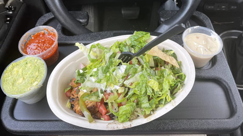EcoNour car steering wheel tray mounted on a steering wheel.