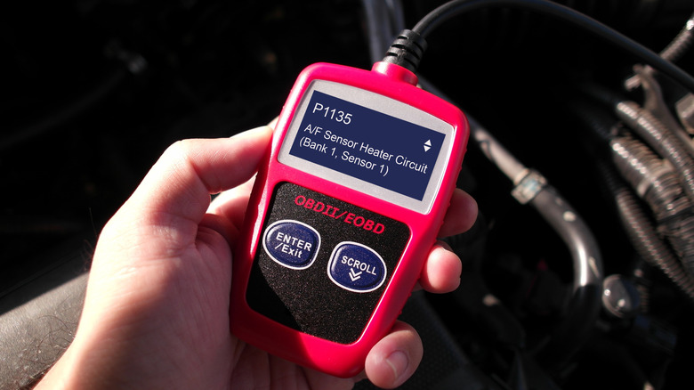 OBD-II scanner showing DTC p1135