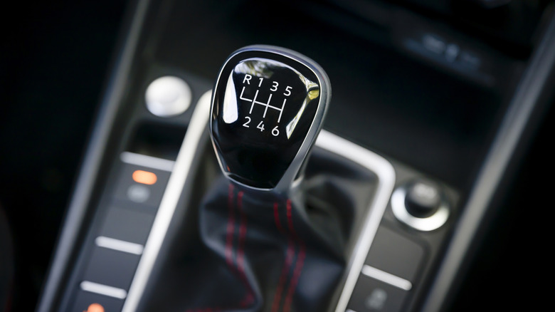 The manual transmission lever in a Volkswagen Jetta GLI