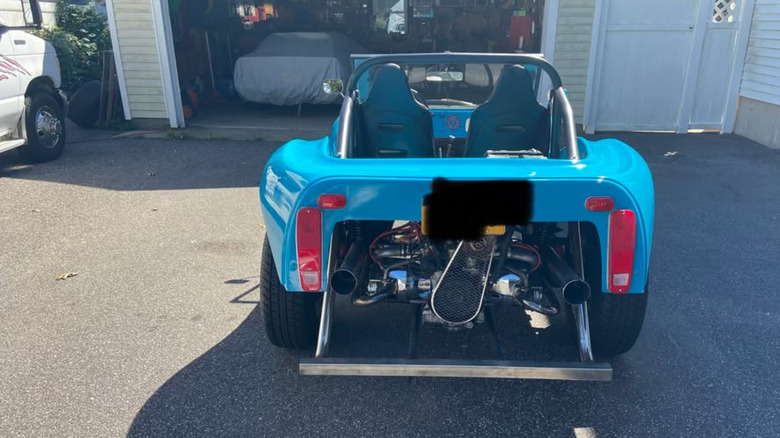 Rear of a blue dune buggy