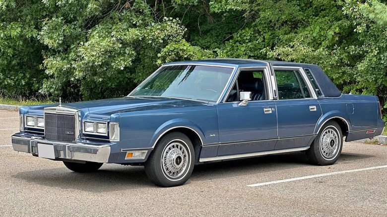 A blue Lincoln Town Car landau