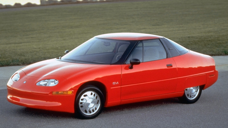 GENERAL MOTORS PRESENTS ITS ELECTRIC CAR EV1 (Photo by Kim Kulish/Sygma via Getty Images)