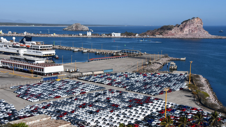 MAZATLAN, MEXICO - APR 12: Cars at the Port of Mazatlan in Mexico, as seen on April 12, 2023.  by: Ritu Manoj Jethani