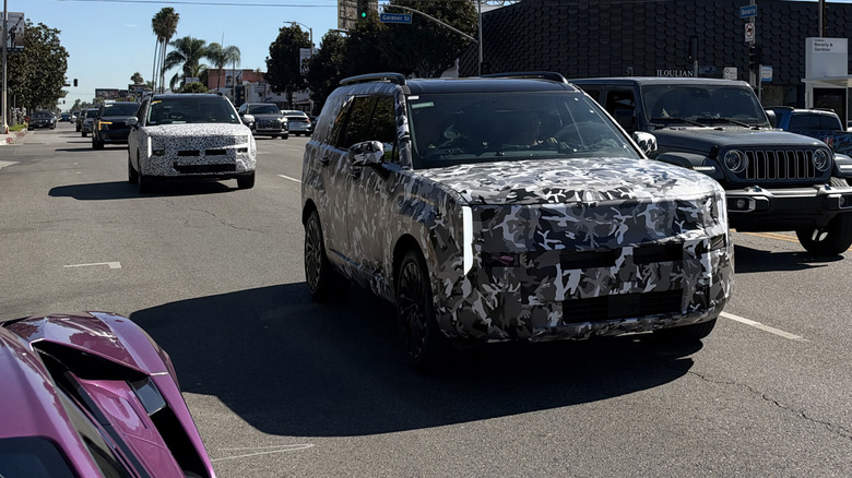 Two camouflaged Hyundai Santa Fe prototypes