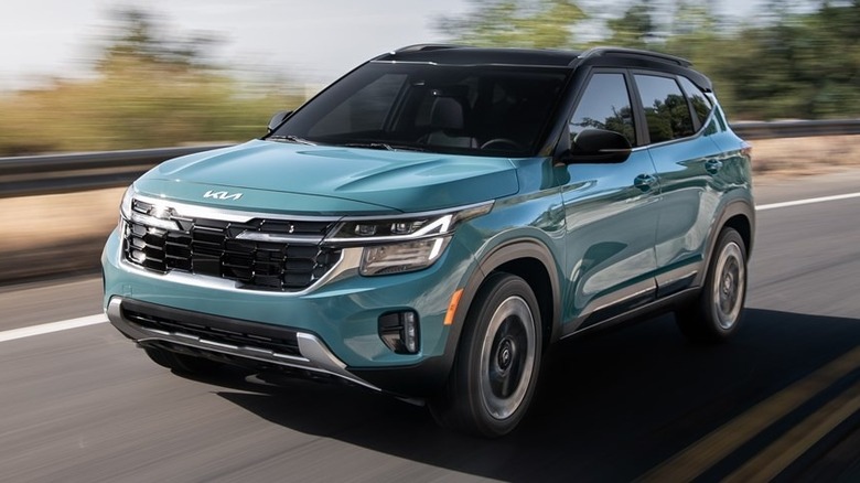 Front 3/4 view of a 2026 Kia Seltos