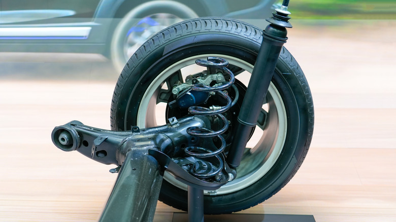 A closer look at the components of a torsion beam suspension.