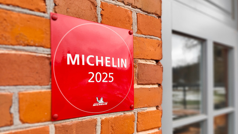 A Michelin award placque on a brick wall