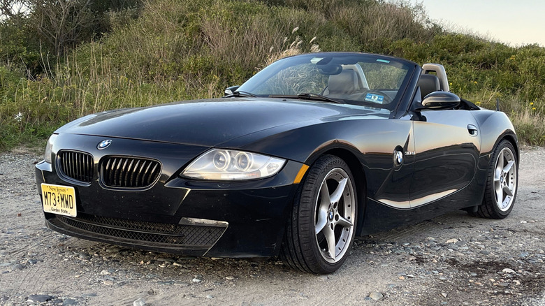 Front 3/4 view of a black 2007 BMW Z4 3.0si