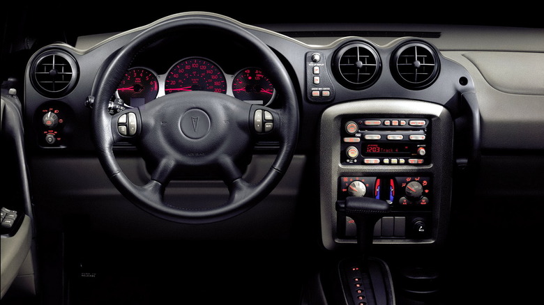 Pontiac Aztek interior