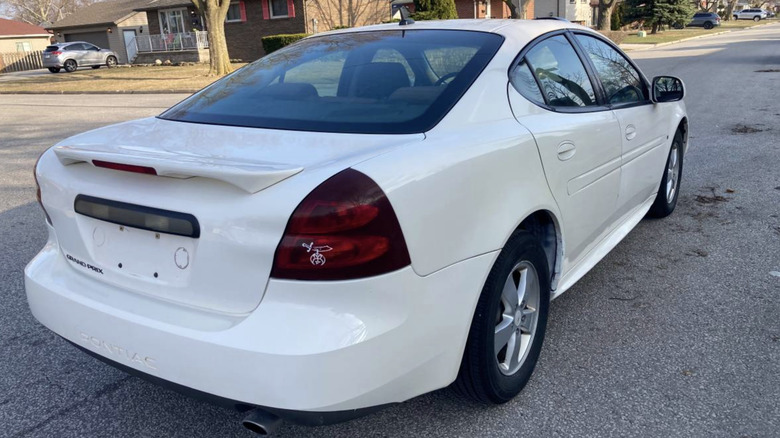 A white 2007 Pontiac Grand Prix