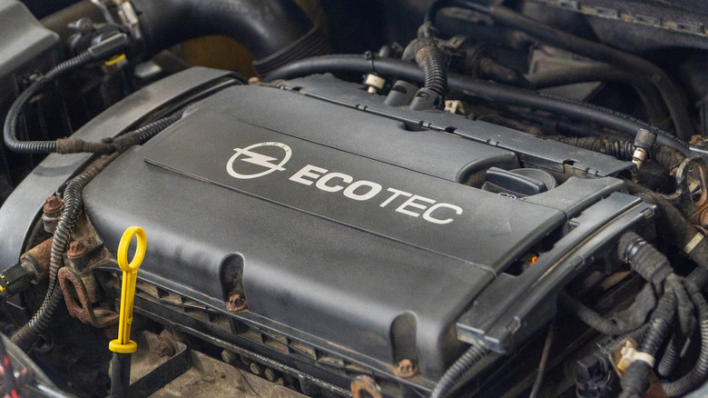 Opel Ecotec engine with logo on the cover