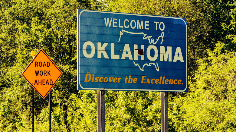 A road sign welcomes drivers to Oklahoma