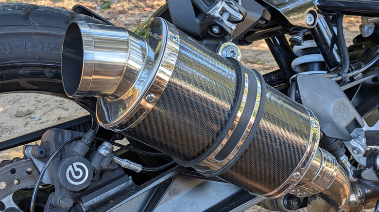 Aftermarket Delkevic exhaust on a Svartpilen 701