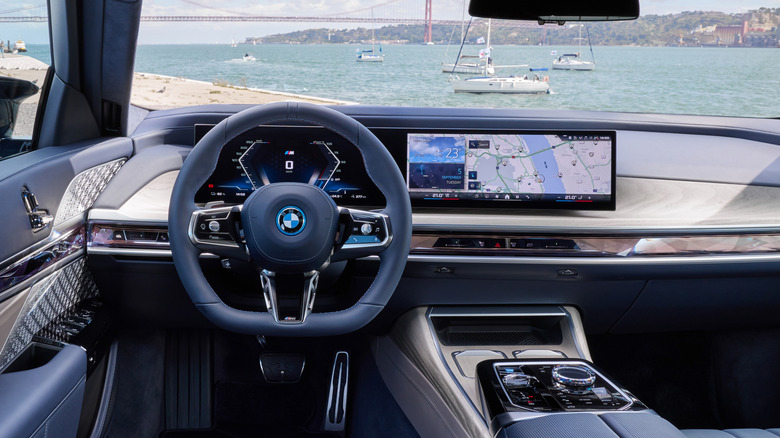 The cockpit view of a BMW i7.