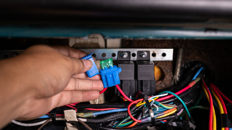 Handling a fuse inside a car
