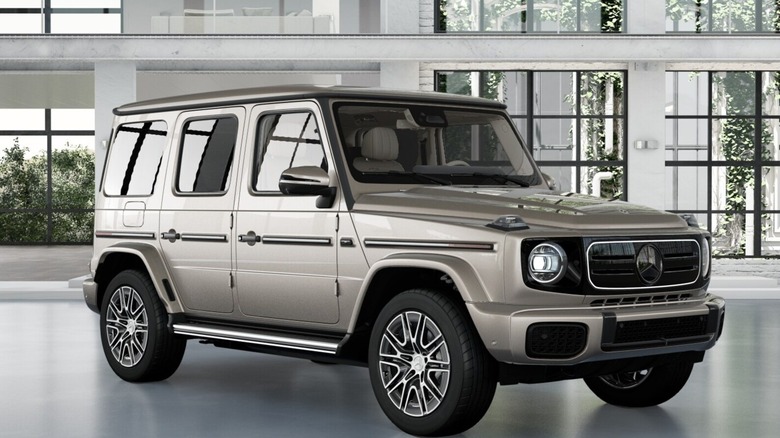 Front 3/4 view of a gold Mercedes-Benz G580
