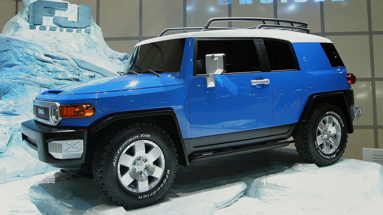 Blue FJ Cruiserrevealed at auto show