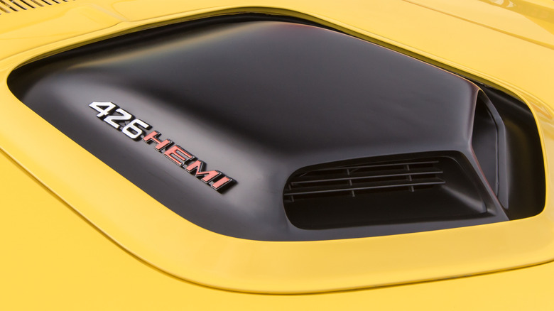 A shaker hood with the 426 Hemi V8 logo