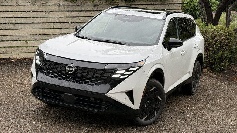2027 Nissan Rogue Hybrid front 3/4 view