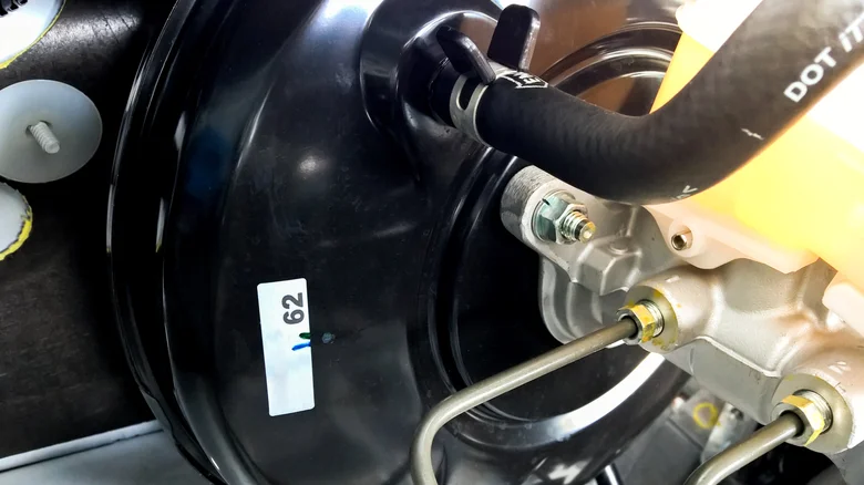 Hydroboost срещу вакуумни спирачни усилватели: каква е разликата?