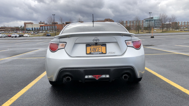 Rear of a Scion FR-S with a license plate that says K4NSE1