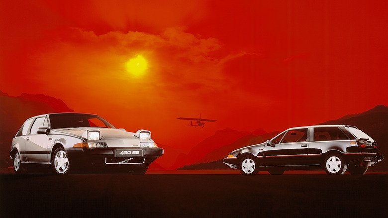 Two Volvo 480 hatchbacks in front of a sunset