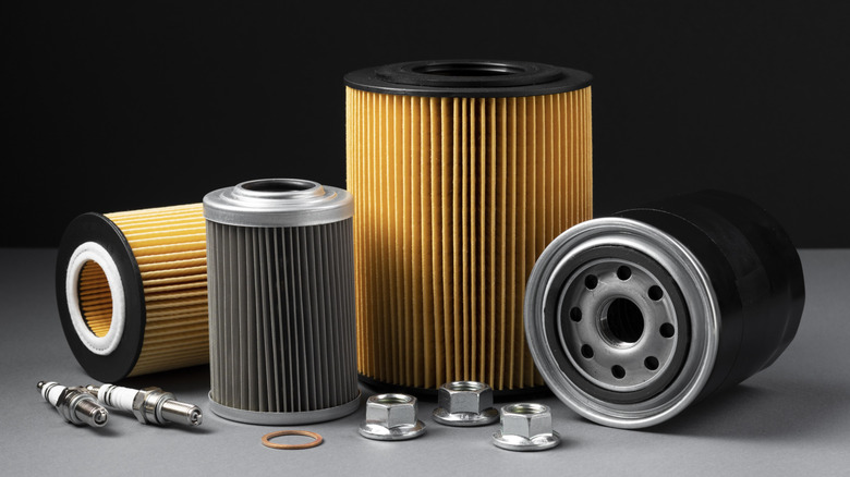 A variety of types of oil filters