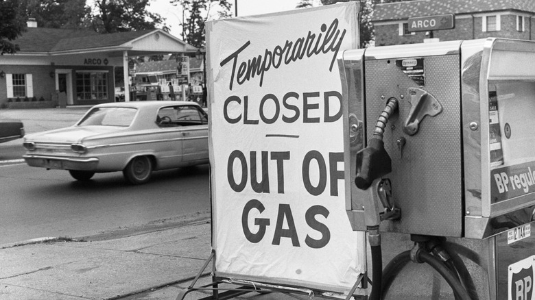 A sign at a US gas station during the oil crisis of 1973-74, reading: 'Temporarily closed. Out Of Gas', August 1973.