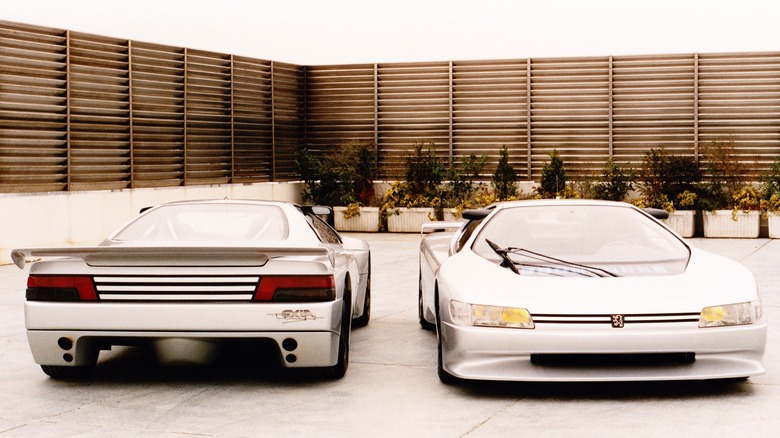 Front and rear of the Peugeot Oxia concept