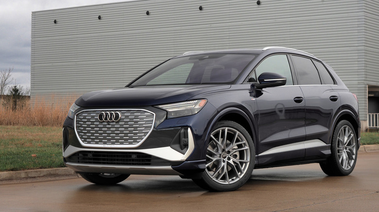 Audi Q4 e-tron front 3/4 view