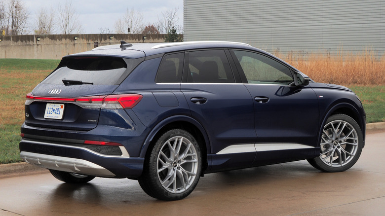 Audi Q4 e-tron front rear 3/4