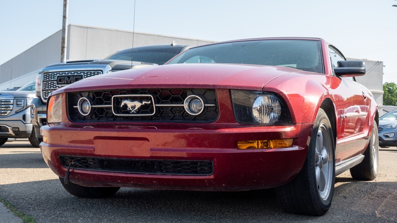 Front shot of a 2006 Ford Mustang