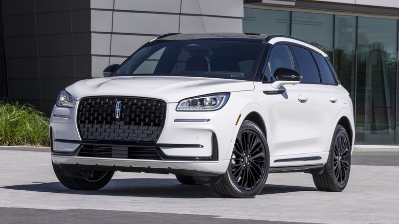 A front-quarter shot of a 2023 Lincoln Corsair Reserve