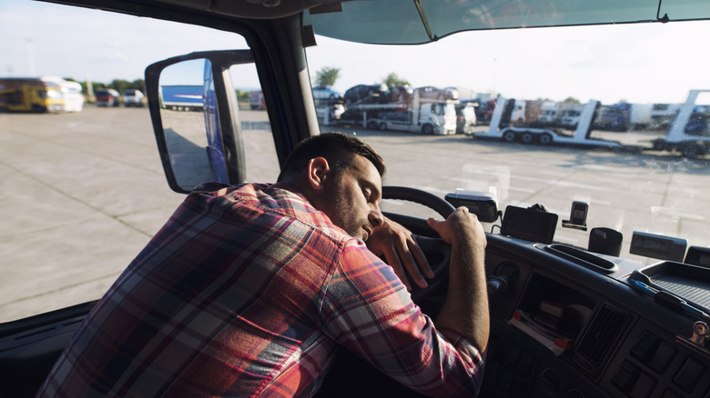 Driver falling dormant connected steering instrumentality successful his cabin.