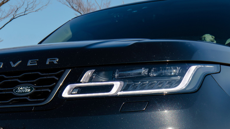 Closeup of the Land Rover logo on a Range Rover Sport