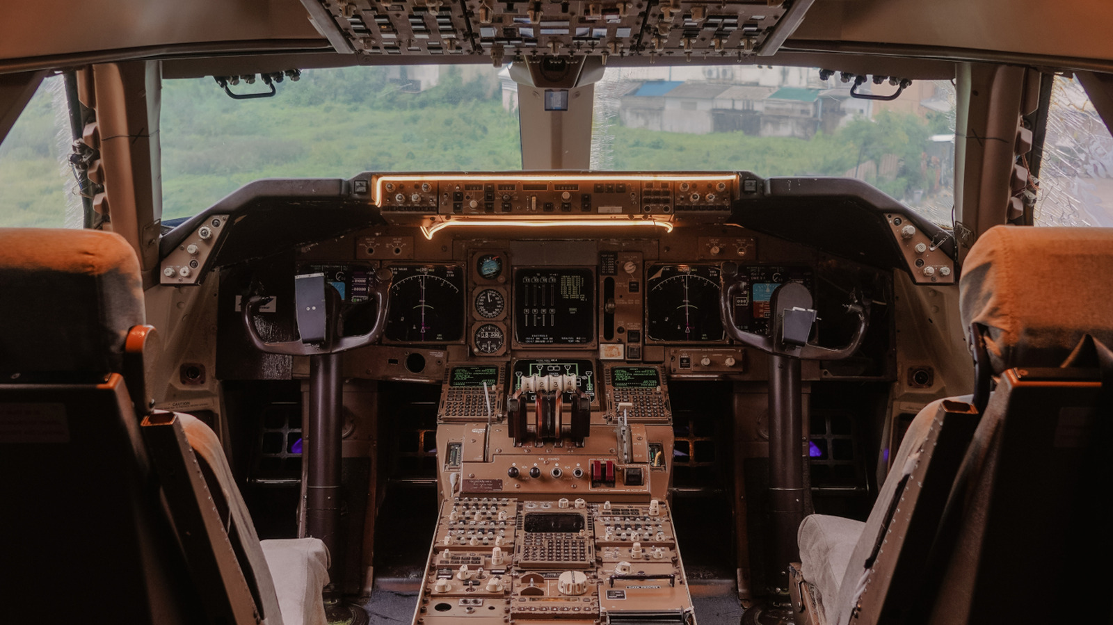 Why Boeing Pilots Can't Fly Airbus Jets Without Being Retrained